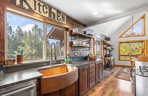 McCall Cabin | The Best McCall Has to Offer! One of a Kind Cabin - 5 bedrooms Available