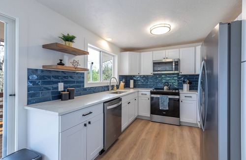 Southeast Eugene House | The Best Of Crest - Mid Century Vibes with Sunrise Views in S. Eugene