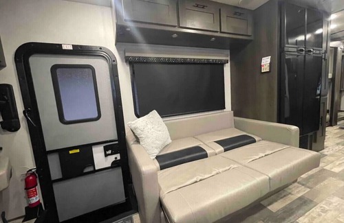 Floral Park RV Rental | The Best Spacious RV in New York!