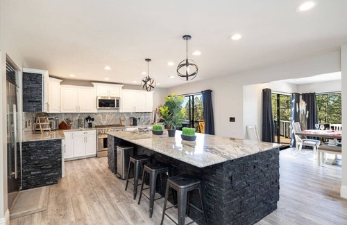 Flagstaff House | The Big Deck Spacious - Pickleball - Game Room