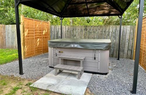 Kexby House | The Birches with Hot Tub