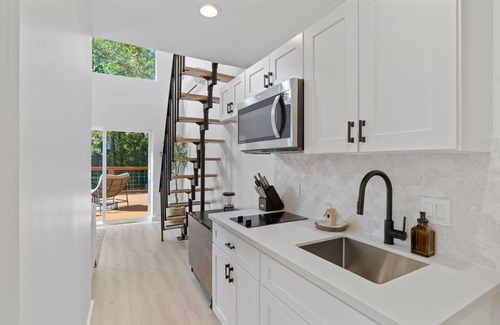 Paige Cabin | The Bird House | 8 Beds 2 Baths