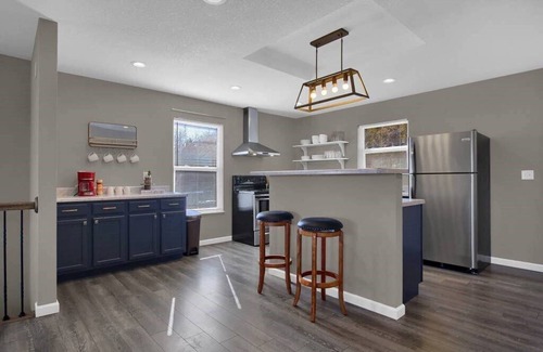 Hermann House | The Bittersweet Inn: Brand new 6 bed 5 bath house