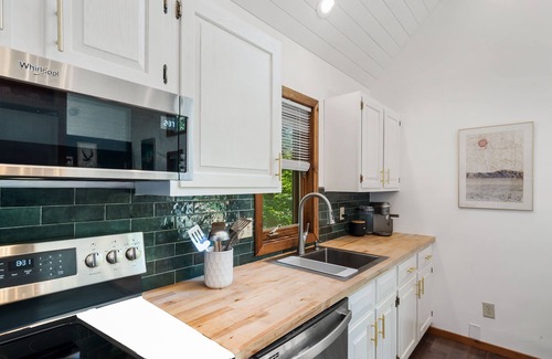 East Stroudsburg Ski Chalet | The Black Forest Chalet: Ski, Hike, Hot Tub