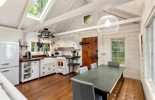 Harbor Springs Cabin | The Blissful Cabin - A cozy one-bedroom cabin with a fireplace.