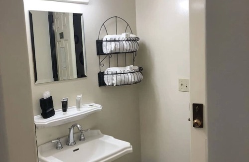 Bisbee Hotel | The Block Basic - Queen