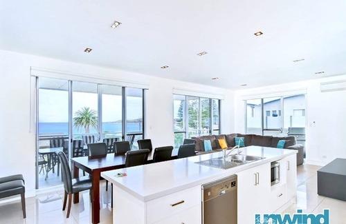 Victor Harbor Apartment | The Block Ocean Views – Penthouse, Wi-Fi, Balcony