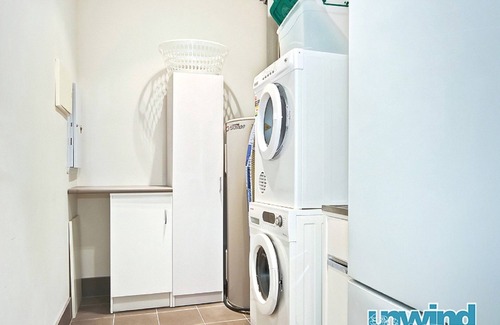 Victor Harbor Apartment | The Block Ocean Views – Penthouse, Wi-Fi, Balcony