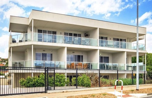 Victor Harbor Apartment | The Block Ocean Views – Penthouse, Wi-Fi, Balcony