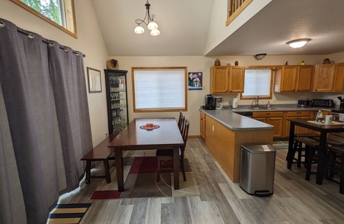 Hale House | The Blue Chalet on Sage Lake! - near boat launch - pontoon available for rent