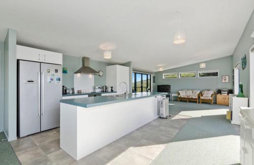 Waipu House | The Blue Cottage with WiFi- Waipu Holiday Home
