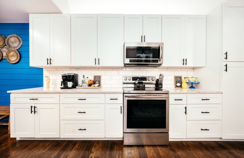 Bentonville House | The Blue Door Bentonville is an ideal Bike In/Bike Out location, close to dwtwn.