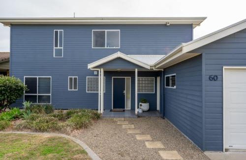 Goolwa South House | The Blue House On The Green pet friendly WIFI