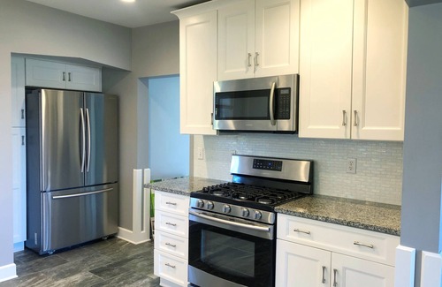 Erie House | The Blue House with Lake Views