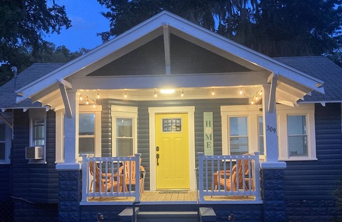 Daytona Beach Cottage | The Blue Pearl Cottage (Only minutes to the beach!)