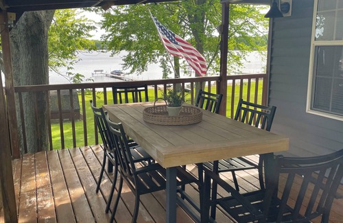 Kendall Cottage | The Blue Swan- Cottage on Swan Lake in Allegan, MI