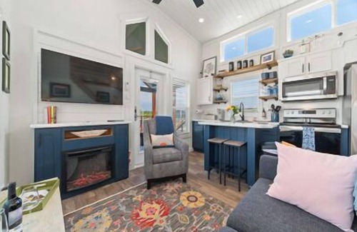 Fredericksburg Cottage | The Bluebonnet - 026