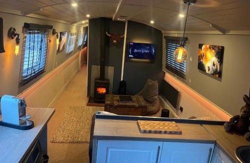 Skipton Boat Rental | The Boat
