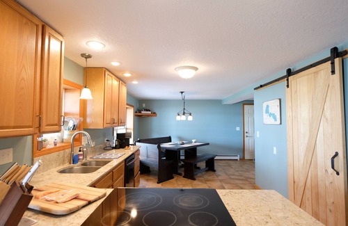 Forest Lake House | The Boathousen4 Bed 2 1/2 Bath Lake Homen