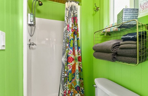 Kerns Hotel | The Boho - Custom Tiny Home w/Bohemian Vibe