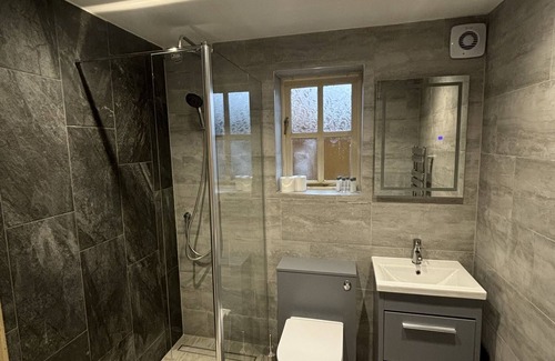 Flyford Flavell Hotel | The Boot Inn