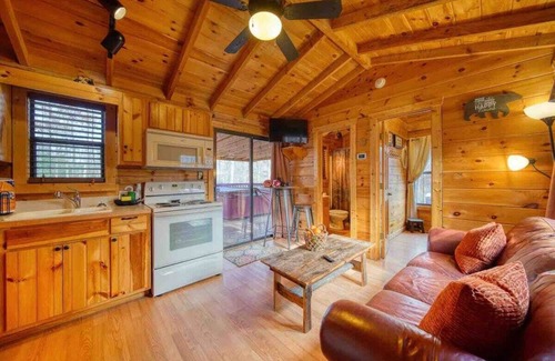 Blairsville Cabin | The Breakaway - Hot tub and fire pit