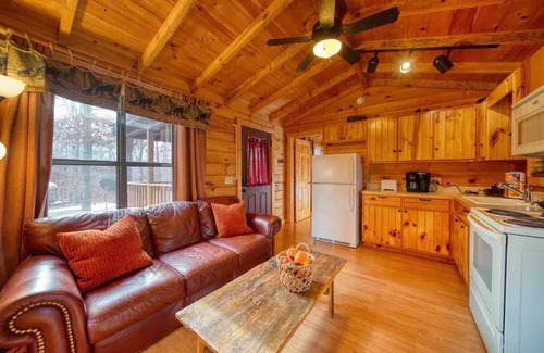 Blairsville Cabin | The Breakaway - Hot tub and fire pit
