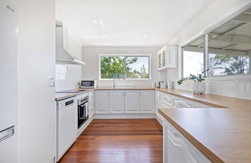 Mapleton House | The Breezy Maple - Hinterland and range views in Mapleton