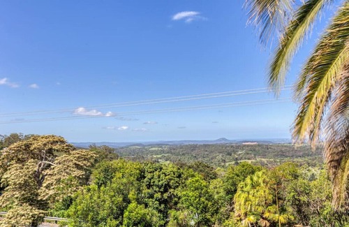 Mapleton House | The Breezy Maple - Hinterland and range views in Mapleton