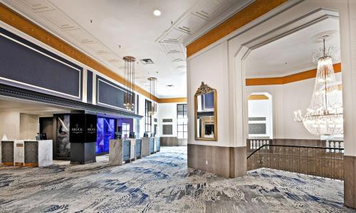 Niagara Falls Resort | The Brock Niagara Falls Fallsview, Tapestry by Hilton