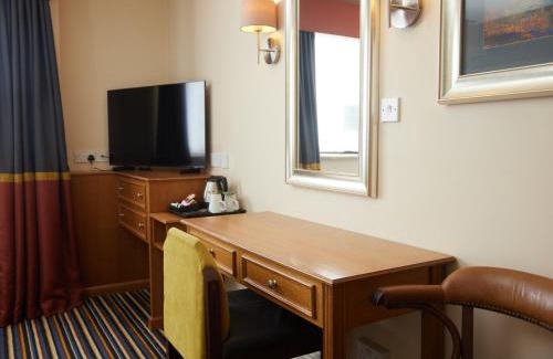 Milton Keynes Hotel | The Broughton Hotel by Greene King Inns