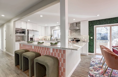 Allendale Area House | The Bubbly Bungalow | Photo Booth + Champagne Glass Wall