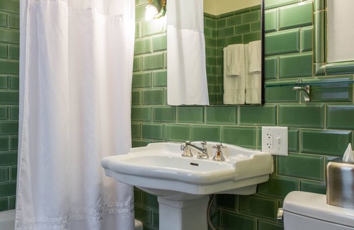 Bucktown Condo | The Bucktown House - Suite #4 - Heart of Wicker/Bucktown, 10 minutes to downtown