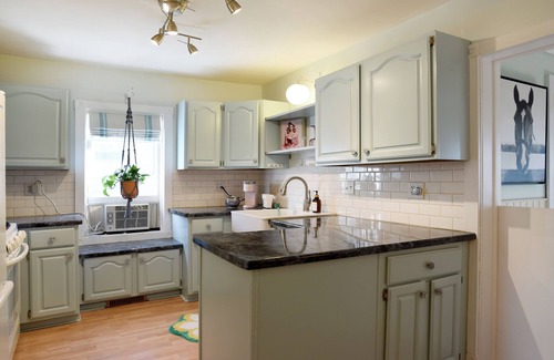 Park Point House | The Bunk House - Park Point Cottage - Stones Throw from the Beach and Canal Park