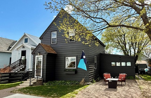 Park Point House | The Bunk House - Park Point Cottage - Stones Throw from the Beach and Canal Park