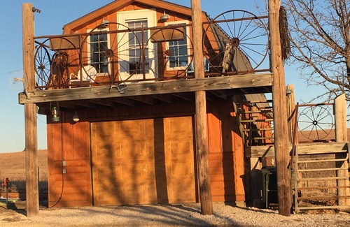 Republic County Cabin | The Bunkhouse - A Quiet Getaway