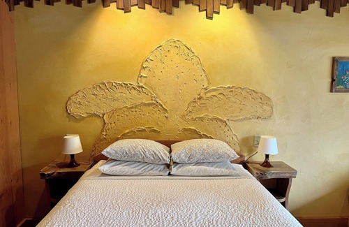 Winthrop Hotel | The BunkHouse Inn Room 2-with AC -Walk to downtown Winthrop!