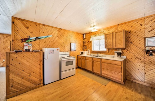 Bellevue Apartment | 'The Burgundy Cabin' Iowa Retreat: Pond & Fire Pit