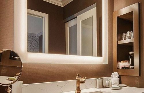 Little Rock Hotel | The Burgundy Hotel, Tapestry Collection by Hilton