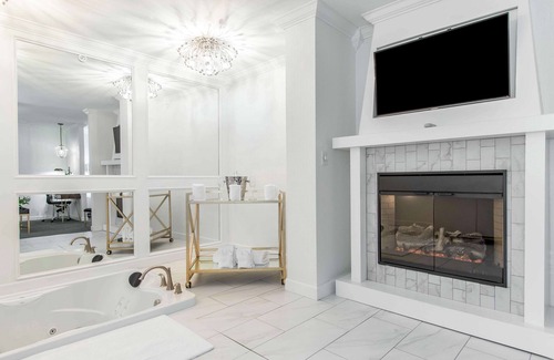 Little Rock Hotel | The Burgundy Hotel, Tapestry Collection by Hilton