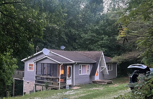 Sharpsburg Cabin | The Burrow at Burr Oak - 3 BR 2 Bath Perfect Getaway Cabin