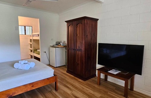 Midginbil Hotel | The Bushranger Hideaway