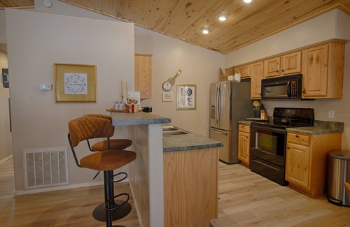 Show Low Cabin | The Cabbage in Bison Ridge is minutes away from dining, hiking, and snow skiing.