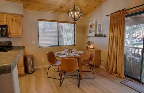 Show Low Cabin | The Cabbage in Bison Ridge is minutes away from dining, hiking, and snow skiing.