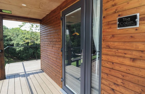 Hartshill Cottage | THE CABIN, romantic, with a garden in Hartshill