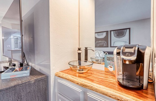 McCormick Ranch Apartment | The Cacti Crashpad~Epicenter of fun|2 Heated Pools