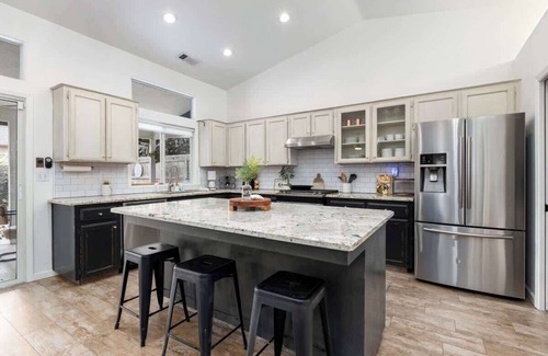 Visalia House | The California Dream | Family-Friendly w/Pool