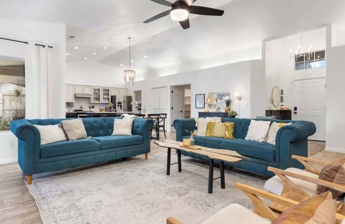 Visalia House | The California Dream | Family-Friendly w/Pool