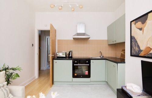 Cantelowes Apartment | The Camden Hideout - Modish and Bright 2BDR Flat