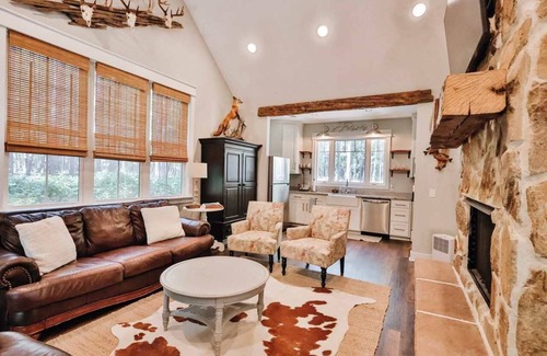 Statesboro House | The Camellia Cottage - private family space!